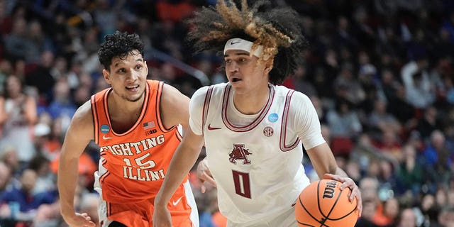 Arkansas's Anthony Black drives by Illinois's RJ Melendez during the second half of a first-round college basketball game in the NCAA Tournament Thursday, March 16, 2023, in Des Moines, Iowa. 