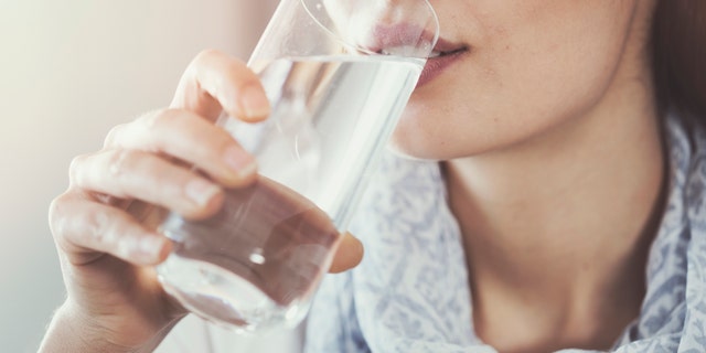 PFAS (perfluoroalkyl substances) are chemicals that are often found in drinking water and ordinary household products.