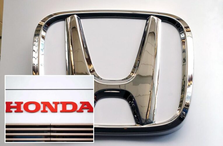 US probes reports of steering glitch on newer Honda Civics
