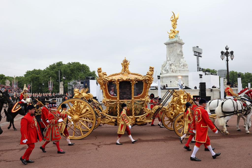 LONDON, ENGLAND - JUNE 05: A hologram of Queen Elizabeth II during her coronation is projected in the Gold State Coach as it passes in front of Buckingham Palace during the Platinum Jubilee Pageant in front of Buckingham Palace, on day four of the Platinum Jubilee celebrations on June 05, 2022 in London, England. The Platinum Jubilee of Elizabeth II is being celebrated from June 2 to June 5, 2022, in the UK and Commonwealth to mark the 70th anniversary of the accession of Queen Elizabeth II on 6 February 1952.  (Photo by Jonathan Buckmaster - WPA Pool/Getty Images)
