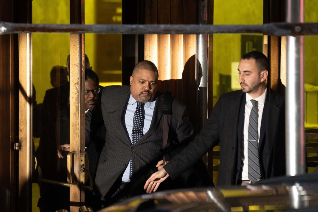 Alvin Bragg, Manhattan District Attorney, leaves his office late thursday night after the Manhattan grand jury voted in favor of indicting former President Donald Trump over hush money payments.
Manhattan DA Bragg leaves New York Criminal Court