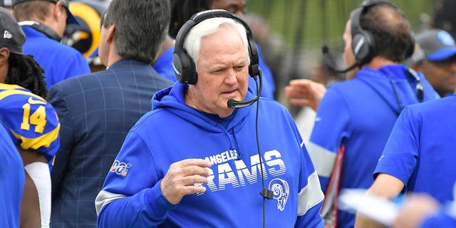 The Los Angeles Rams' Wade Phillips during a game against the Arizona Cardinals at Los Angeles Memorial Coliseum Dec. 29, 2019. 