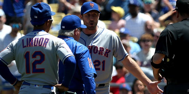 Max Scherzer argues