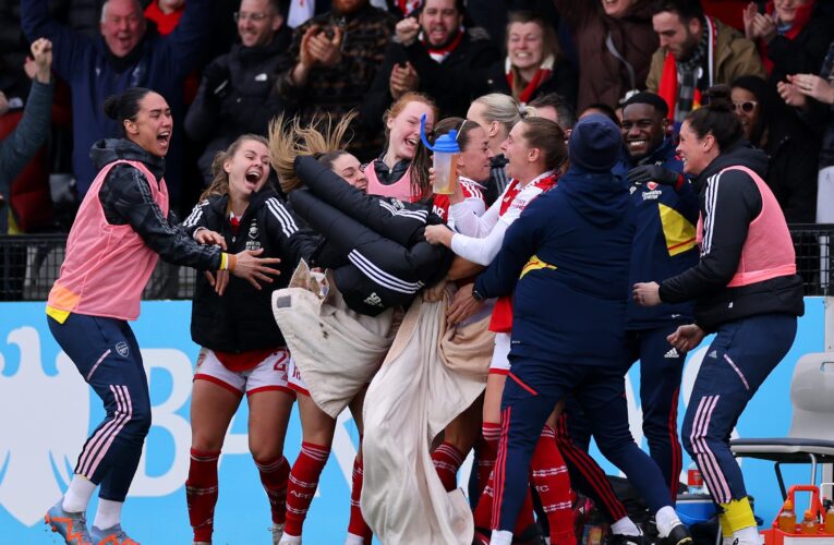 Arsenal 2-1 Manchester City: Superb Katie McCabe strike gives Gunners comeback, Chelsea beat Aston Villa