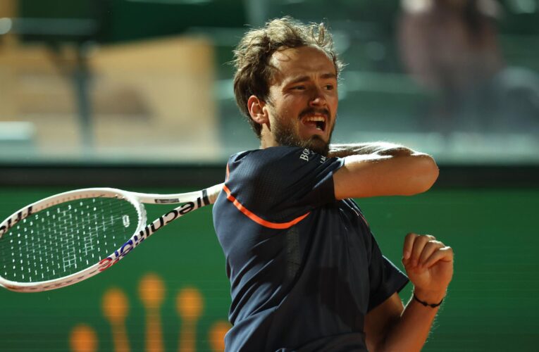 Daniil Medvedev saves two match points, overcomes jeering crowd to beat Alexander Zverev in Monte Carlo Masters thriller