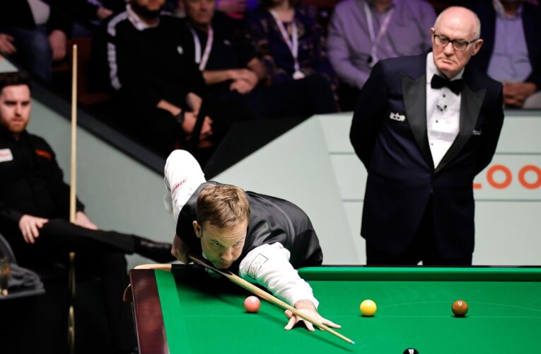 ‘Dock the referee a frame, he is late’ – Leo Scullion leaves Ali Carter, Jak Jones waiting at World Snooker Championship