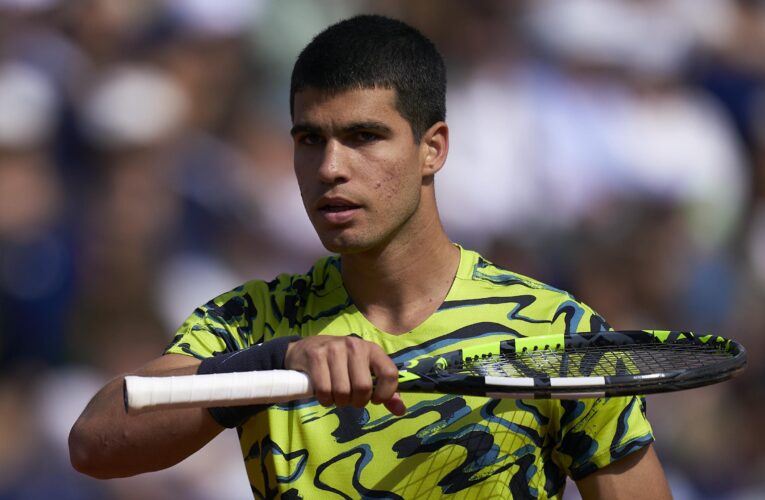 Carlos Alcaraz battles past Alejandro Davidovich Fokina to reach 2023 Barcelona Open semi-finals