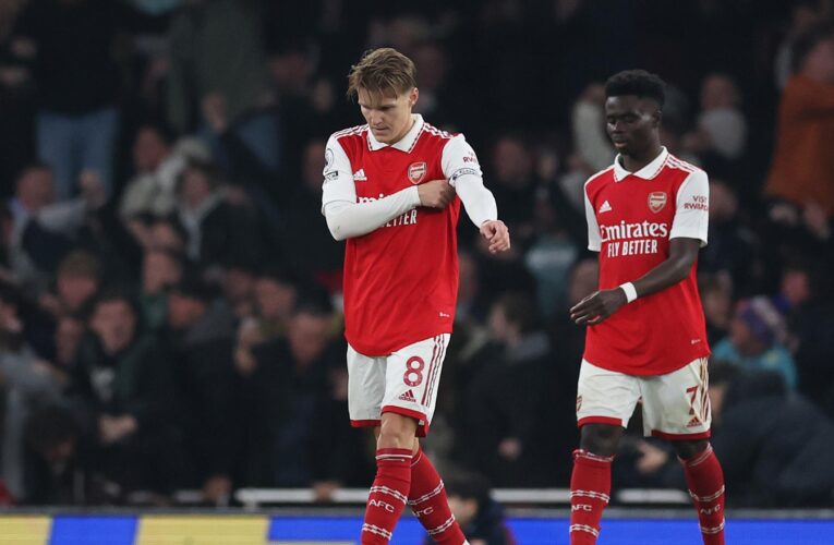 Bukayo Saka equaliser rescues point for Arsenal as draw with Southampton threatens title challenge