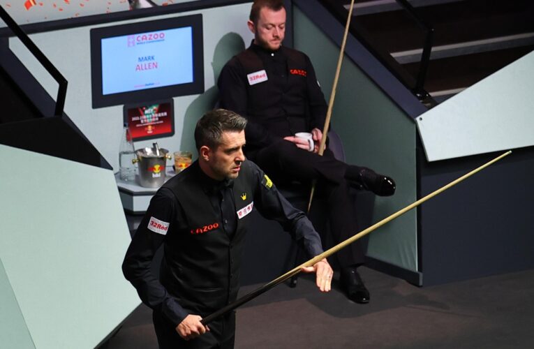 ‘So boring’ – Mark Selby and Mark Allen share joke during safety battle in World Snooker Championship semi-final