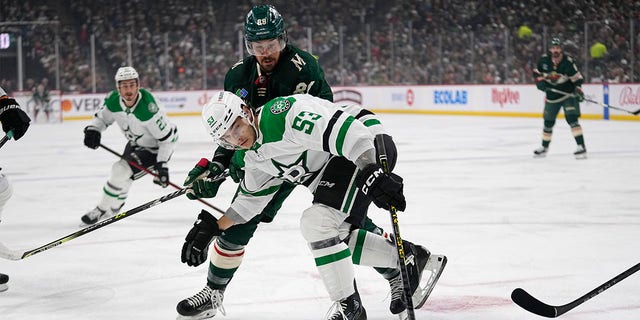 Wyatt Johnston reaches for the puck