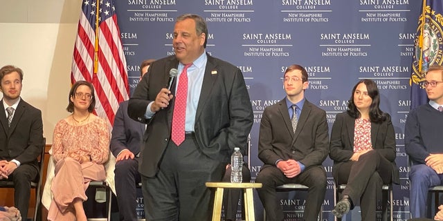 Chris Christie speaks in New Hampshire