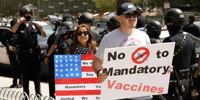 Vaccine mandate protesters