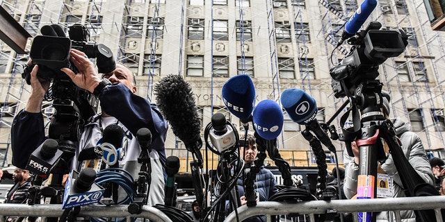 Media members outside criminal court near the office of Manhattan District Attorney Alvin Bragg in New York, US, on Monday, March 27, 2023. 