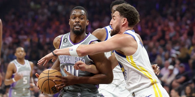 Harrison Barnes defended by Klay Thompson