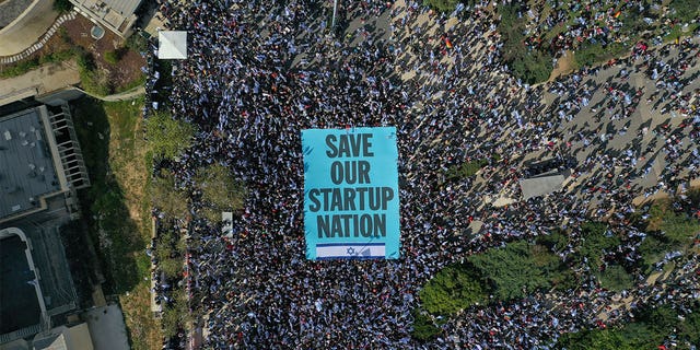 Tens of thousands of Israeli protesters took to the streets to oppose Netanyahu's judicial reforms.