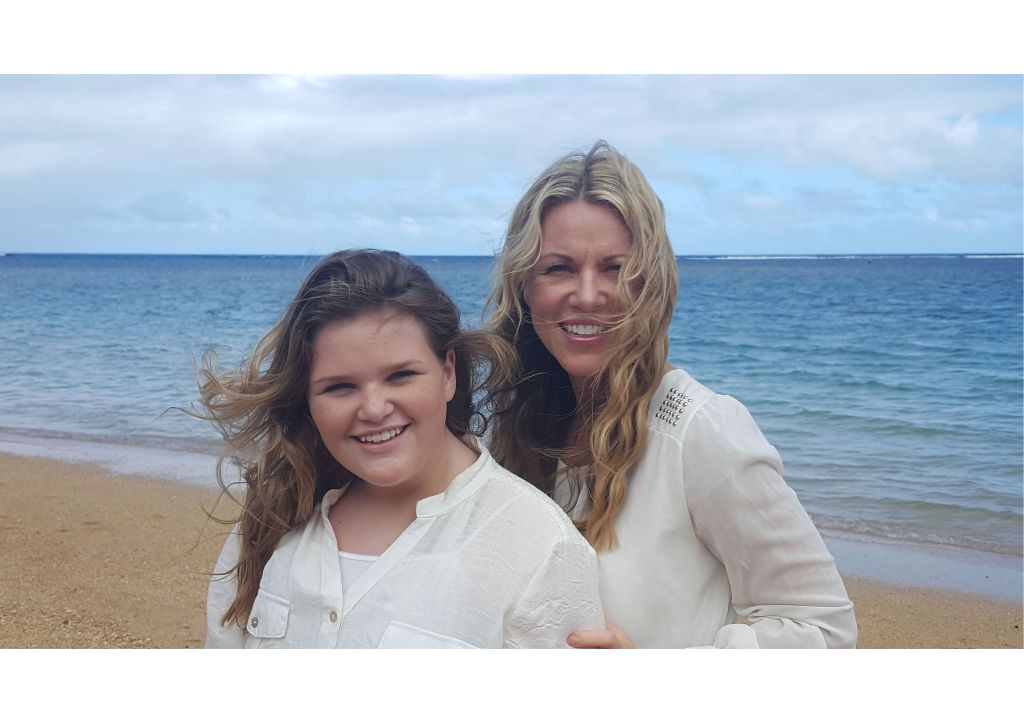 Lori and her daughter, Tylee, in Hawaii