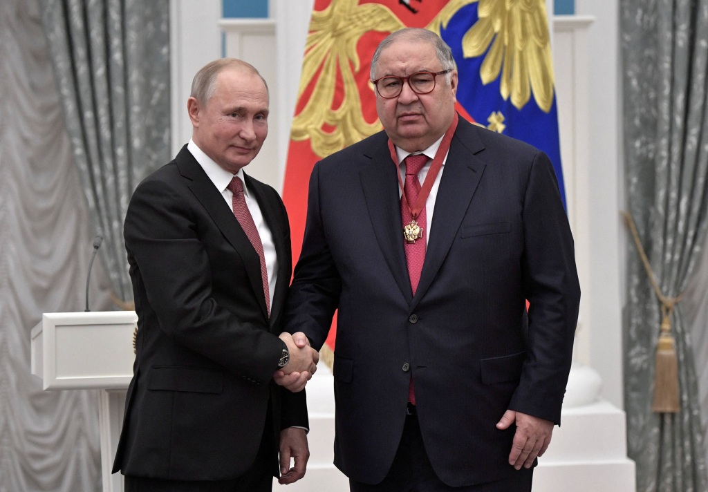 putin and Metals magnate Alisher Usmanov, right