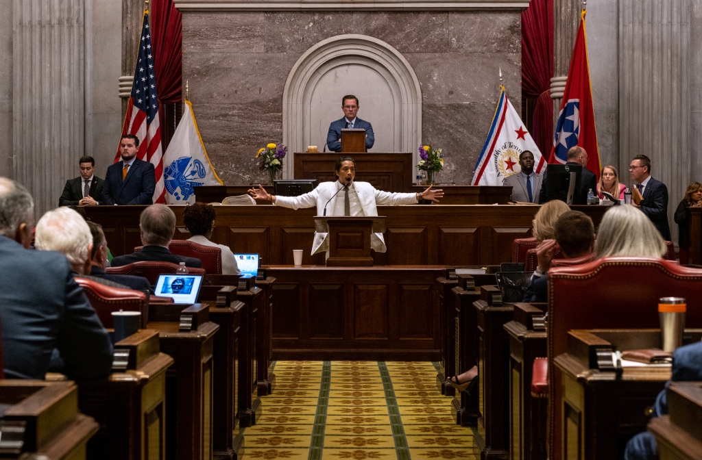 Jones addresses lawmakers before Thursday's vote on his expulsion