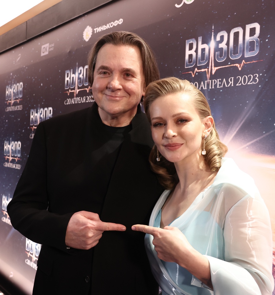 Channel One general director Konstantin Ernst (L) and actress Yulia Peresild at the Moscow premiere of Klim Shipenko's drama film The Challenge.