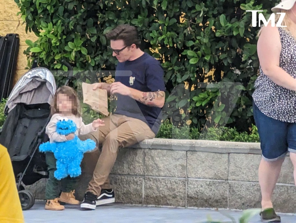 Drake Bell at SeaWorld with his son the day before going missing