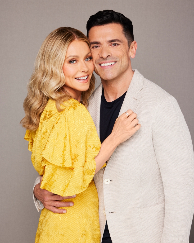 Many others declared that they loved watching Ripa and Consuelos share the screen together. 