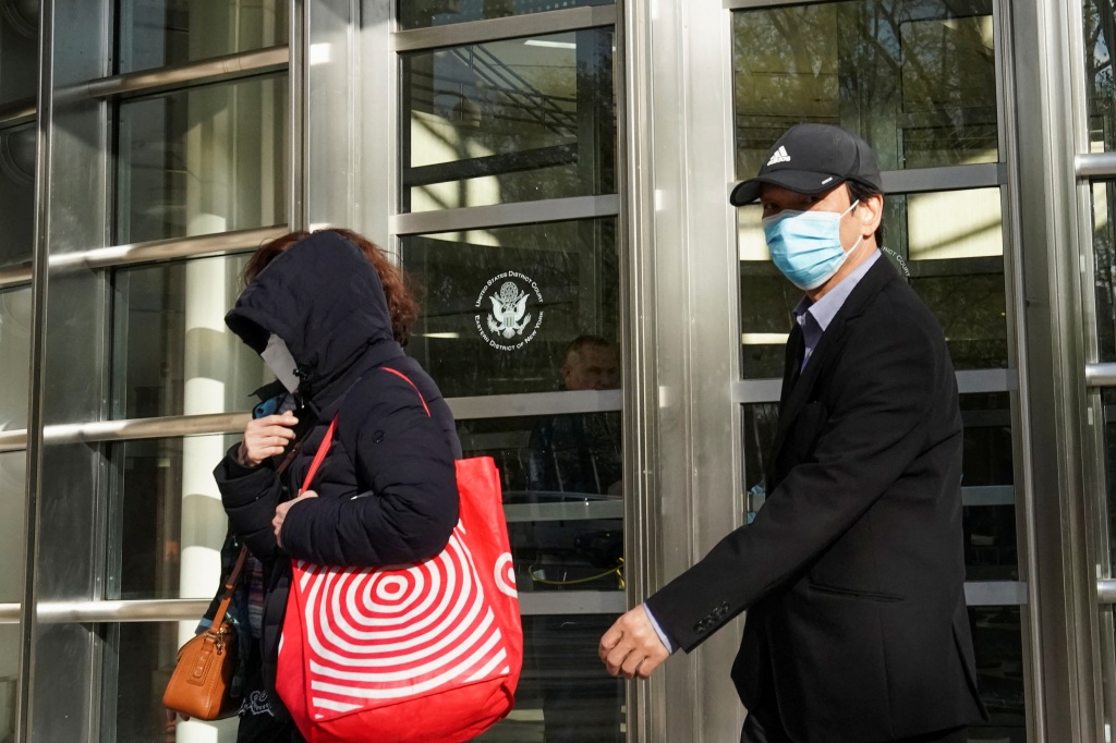 Lu Jianwang walks into Brooklyn federal court