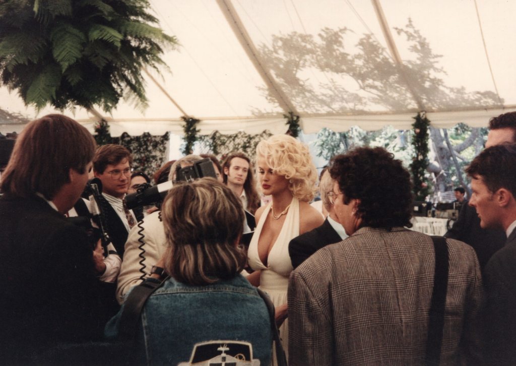 Anna Nicole Smith dressed as Marilyn Monroe surrounded by press