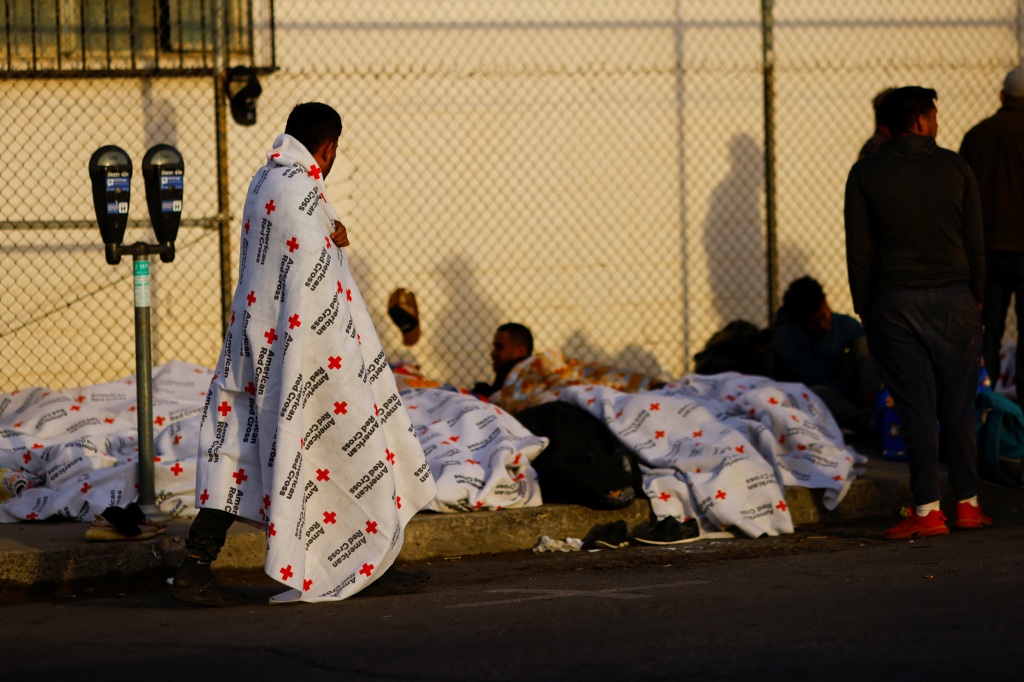 Many migrants in El Paso are camping in the streets. 