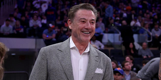  Rick Pitino attends a Knicks game