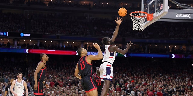 Adama Sanogo #21 of the Connecticut Huskies shoots the ball against Jaedon LeDee #13 of the San Diego State Aztecs during the first half during the NCAA Men's Basketball Tournament National Championship game at NRG Stadium on April 03, 2023 in Houston, Texas.