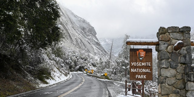 A welcome sign at Yosemite National Park in California