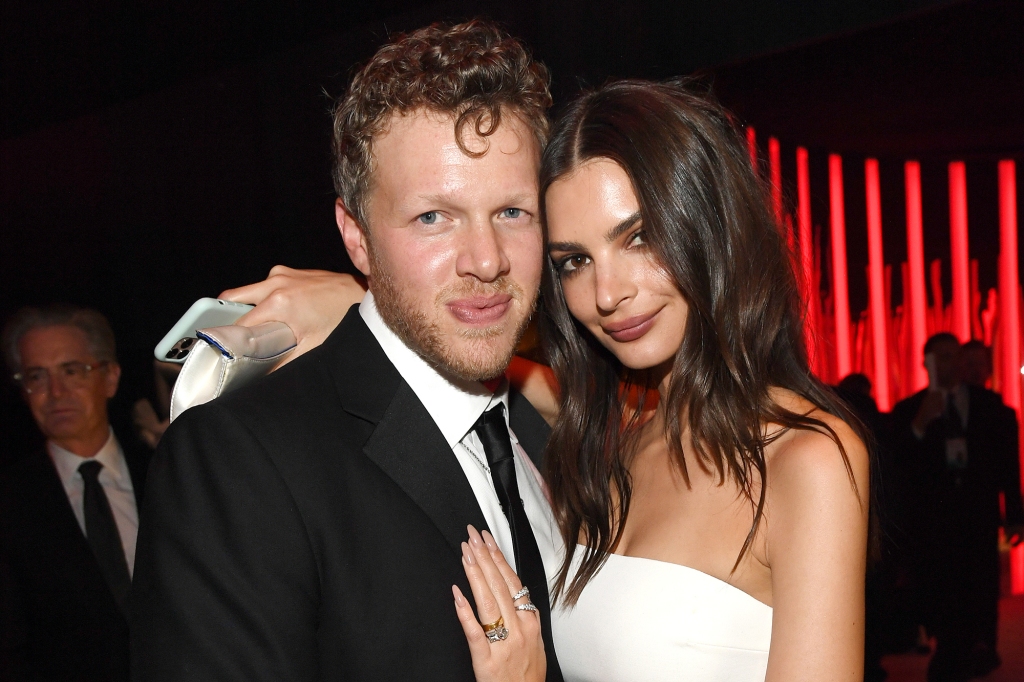 BEVERLY HILLS, CALIFORNIA - FEBRUARY 09: (L-R) Sebastian Bear-McClard and Emily Ratajkowski attend the 2020 Vanity Fair Oscar Party hosted by Radhika Jones at Wallis Annenberg Center for the Performing Arts on February 09, 2020 in Beverly Hills, California. (Photo by Kevin Mazur/VF20/WireImage)