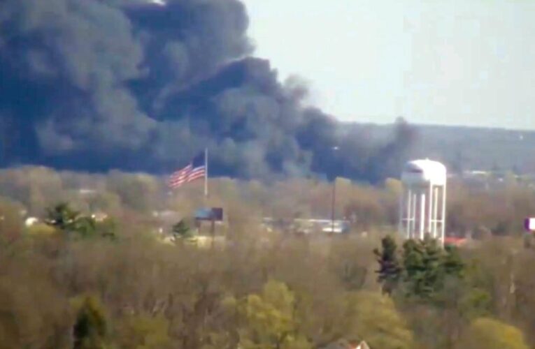 2,000 ordered to evacuate after Indiana recycling plant fire