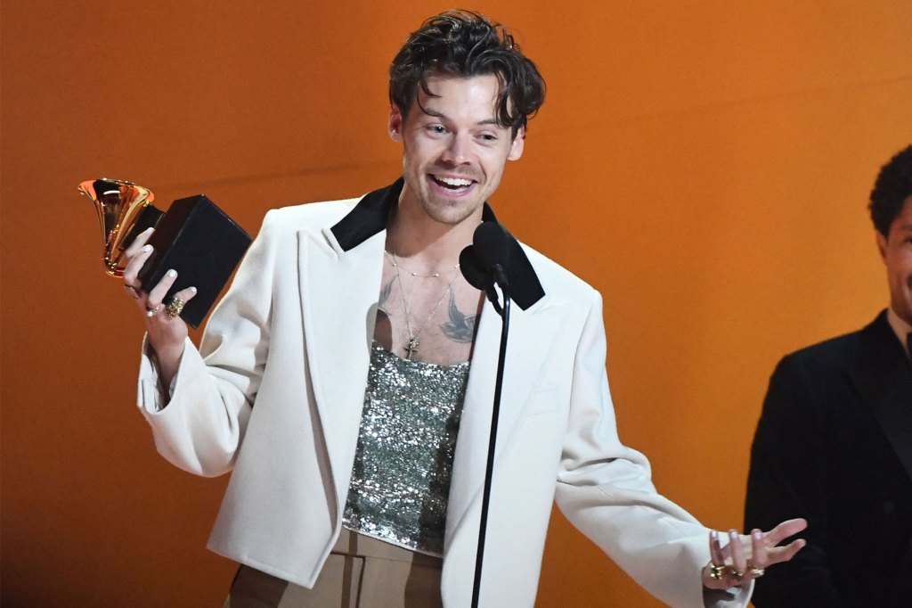 English singer-songwriter Harry Styles accepts the award for Album Of The Year for "Harrys House" during the 65th Annual Grammy Awards at the Crypto.com Arena in Los Angeles on February 5, 2023. (Photo by VALERIE MACON / AFP) (Photo by VALERIE MACON/AFP via Getty Images)
US-ENTERTAINMENT-MUSIC-GRAMMY-AWARD-SHOW
