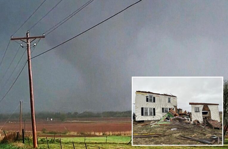 2 dead as severe storms, tornadoes move through central U.S.