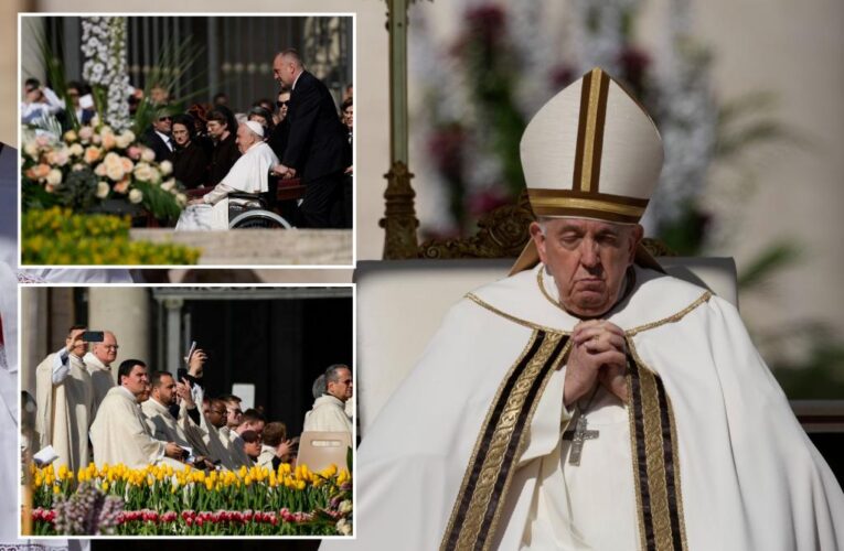 Pope Francis, crowd mark Easter in flower-adorned Vatican square