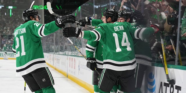 Stars huddle after goal