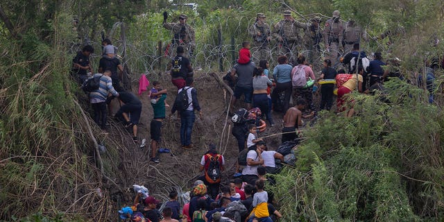 migrants speak to texas national guard