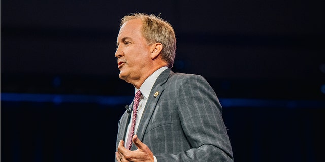 Ken Paxton speaks to crowd