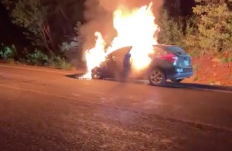 Arizona man pulls toddlers from burning car before explosion