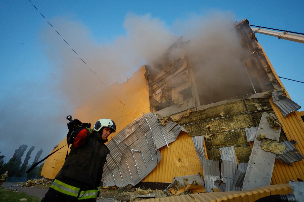 In what also appears to be the first deadly attack on Kyiv in May and the 14th assault this month, falling debris killed a 41-year-old man, Mayor Vitali Klitschko said.