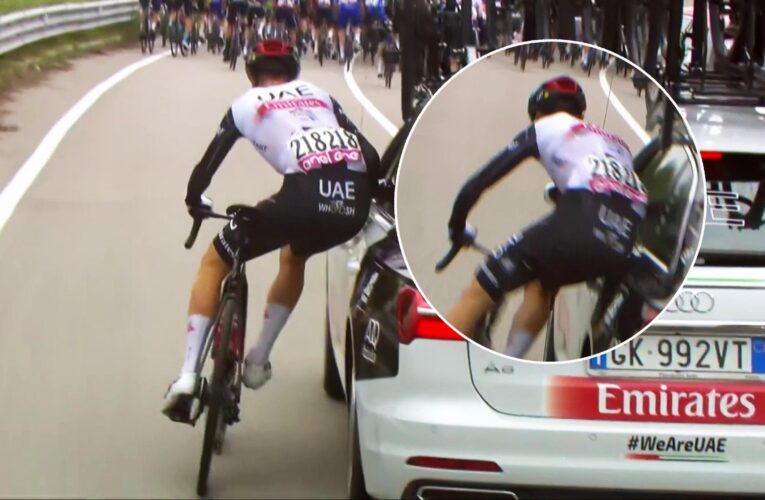 Giro d’Italia 2023: ‘Nearly ended in tears!’ – Jay Vine almost crashes into own team car at start of Stage 4