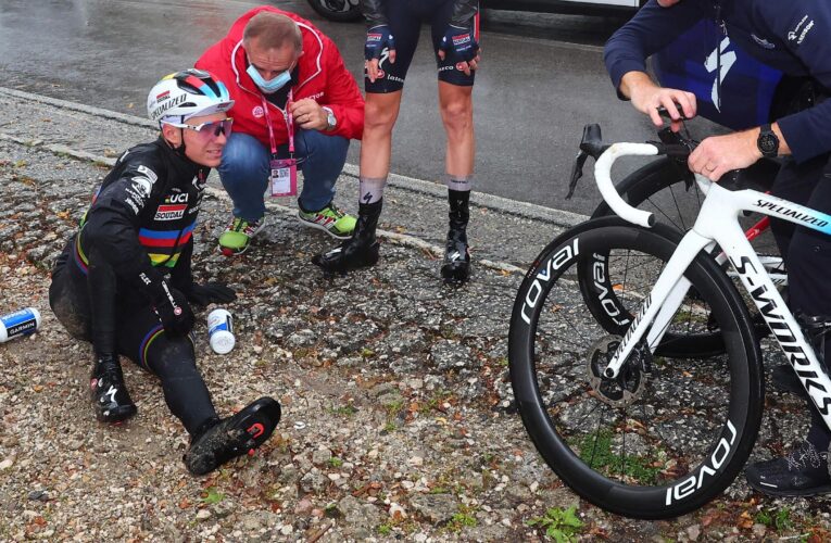 Giro d’Italia 2023: Kaden Groves wins Stage 5, Remco Evenepoel crashes twice, Mark Cavendish slides across finish