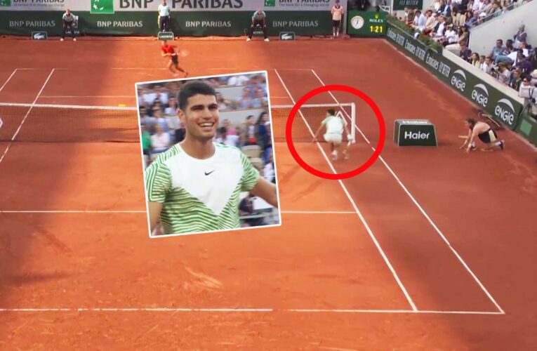 French Open 2023: Carlos Alcaraz wows crowd with ‘out of this world’ shot from ‘outrageous angle’