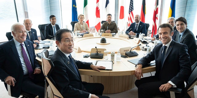 G7 leaders at roundtable