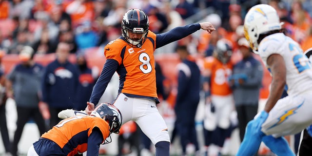 Brandon McManus kicks field goal