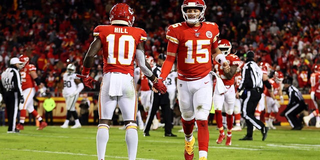 Tyreek Hill congratulates Patrick Mahomes