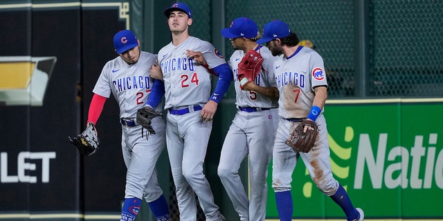 Seiya Suzuki attends to Cody Bellinger