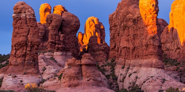 Spotlighting on sandstone formations in the Devil's Garden 