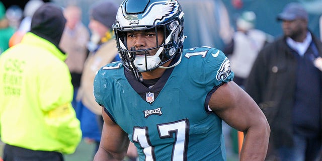 Eagles Nakobe Dean during a game against the Titans